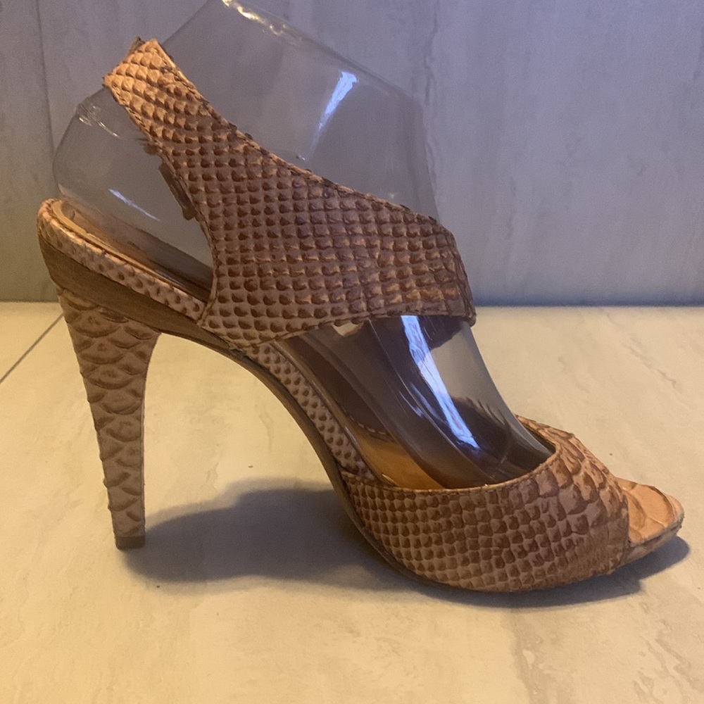 La Fenice Venezia Women's Brown Reptile Print Heelede Peep Toe Sandals Size 8.5 - Picture 9 of 15